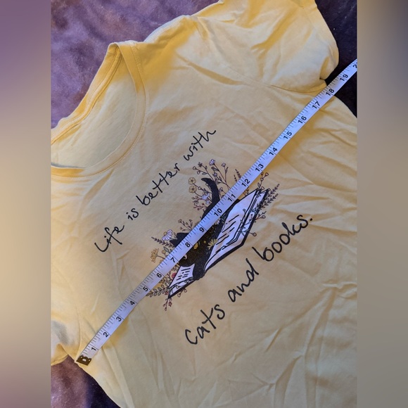 Cats and books shirt - Picture 4 of 6